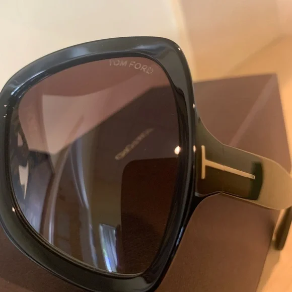 TOM FORD TF1222 JERRY. 01B. Shiny Black 60mm Butterfly  display picture 2